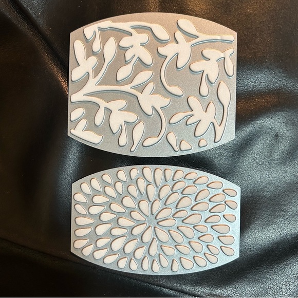 We R Memory Keepers/Lifestyle Crafts 2 pcs Floral Belly Band Inserts dies - Picture 3 of 4